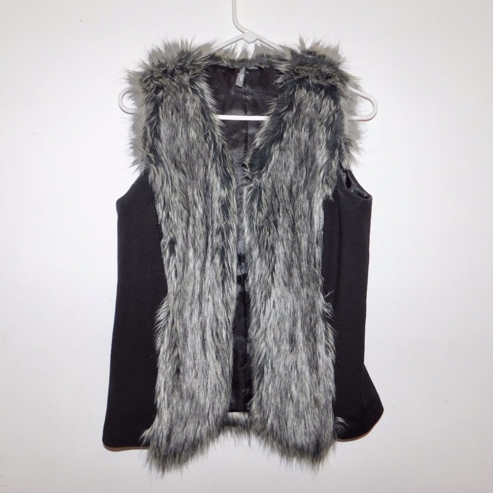 BISOU BISOU  SMALL BLACK  AND GREY FAUX FUR VEST